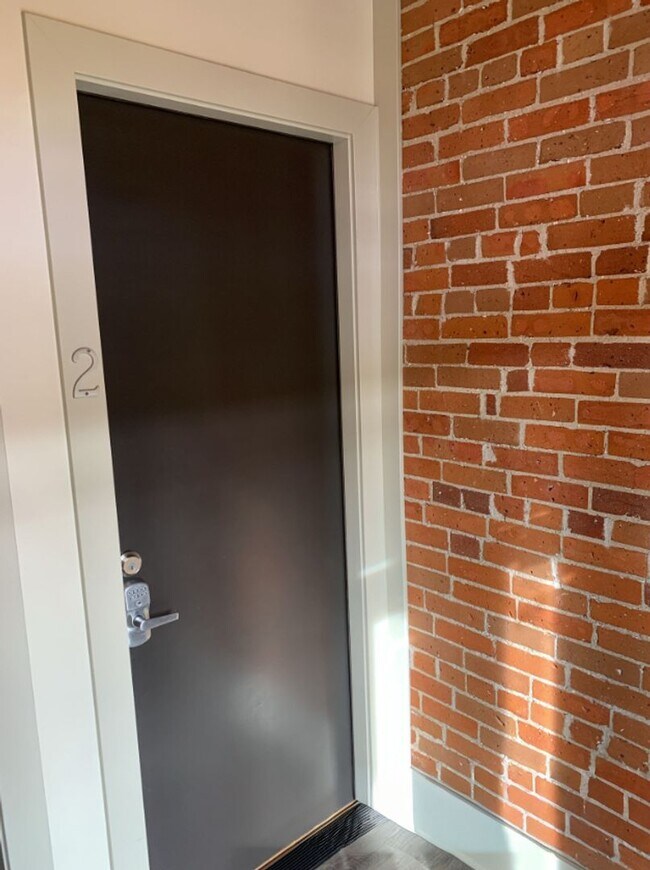 Building Photo - Newly renovated Victorian Townhome located on a quiet street in Curtis Park/RiNo