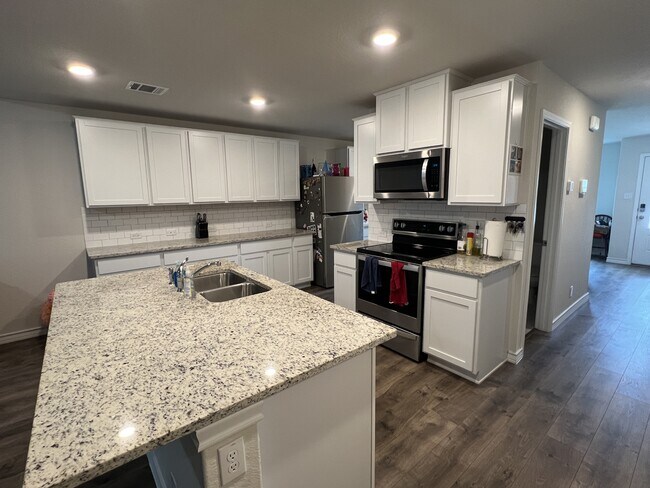 Building Photo - 317 Denison Dm