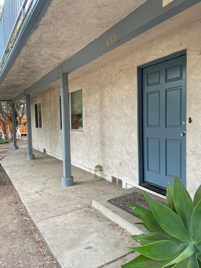 Building Photo - 850 Camino Lindo