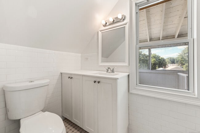 Building Photo - 318 Suburban Ave