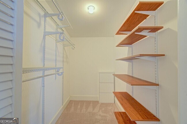 Building Photo - 654 Schuyler Ave SE