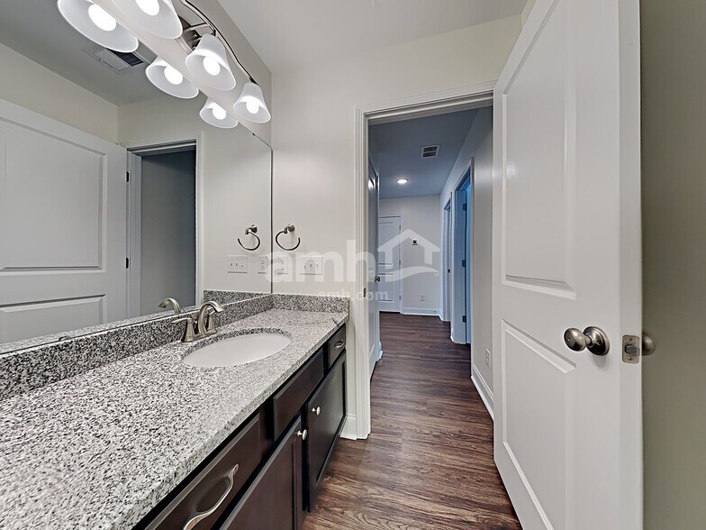 Building Photo - 1830 Produce Ln