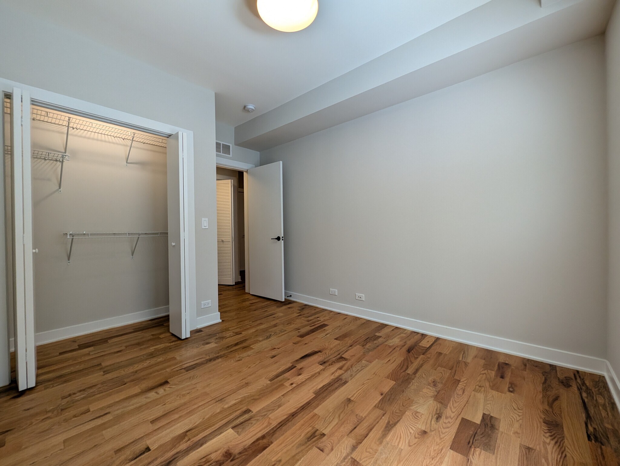 Building Photo - 650 W Wrightwood Ave