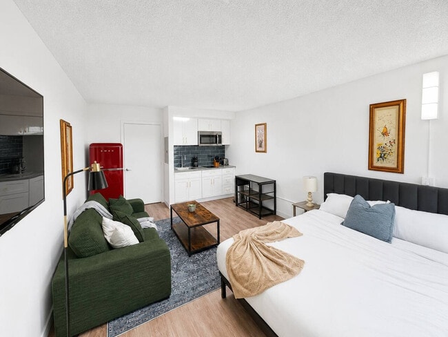 Building Photo - 824 Camino La Costa
