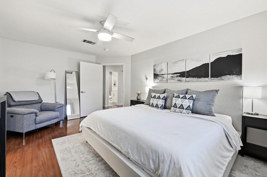 Building Photo - 7806 Lowdes Dr