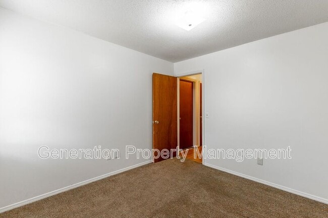 Building Photo - 72 Knollwood Dr