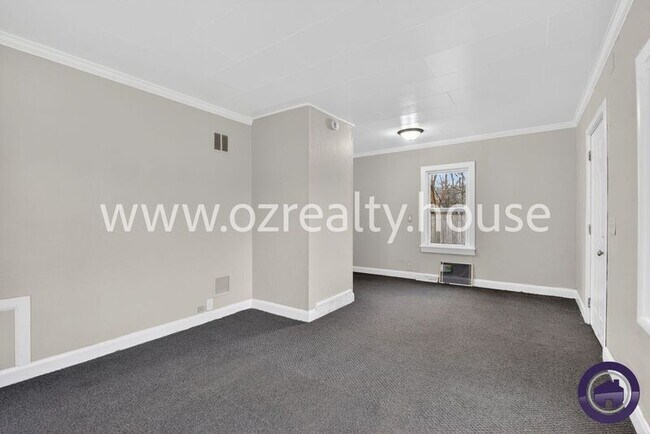 Building Photo - 1913 Newport Ave