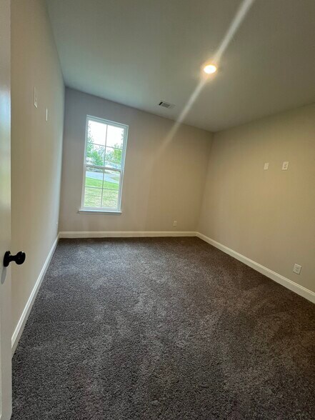 Building Photo - 102 Bennett St