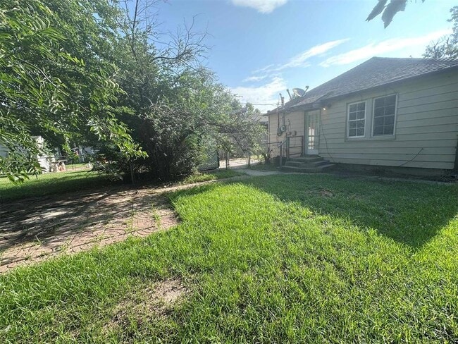 Building Photo - 4605 N Hammond Ave