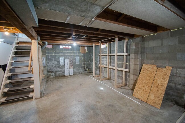 Building Photo - Fenced Yard, 2-Car Garage + Quiet Location!