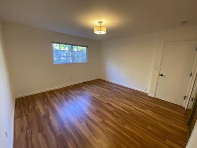 Building Photo - Charming Monterey Home