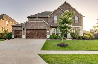 Building Photo - 500 Marbella Dr
