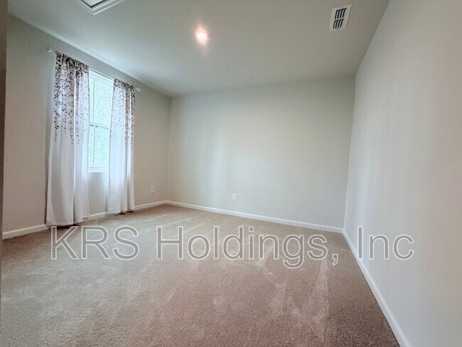 Building Photo - 379 Hunting Wood Dr