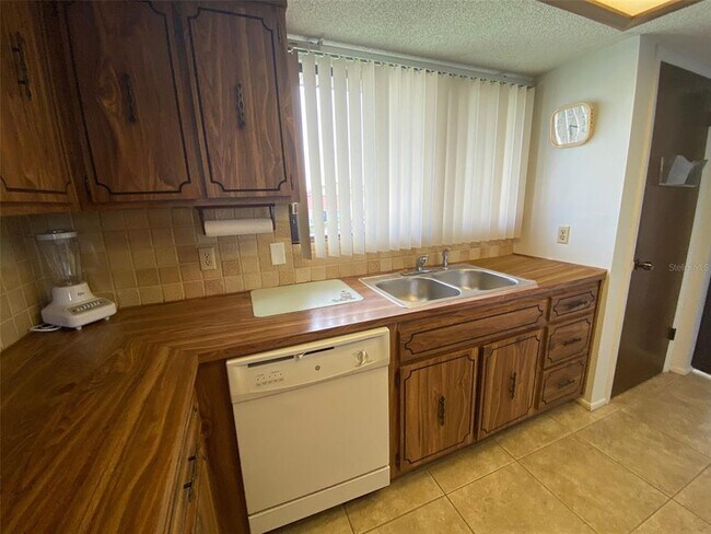 Building Photo - 9940 Eagles Point Cir