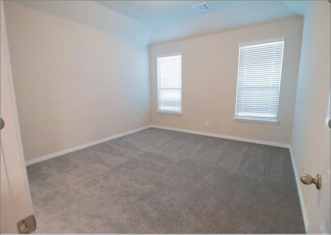 Building Photo - 535 Hillcrest Cir