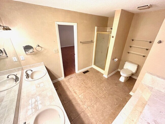 Building Photo - Beautiful Home for Rent in the Heart of Madison