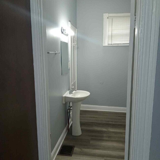 Building Photo - 2208 Garland Ave