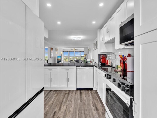 Building Photo - 2661 S Course Dr