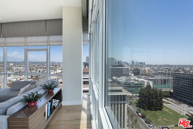 Building Photo - 3785 Wilshire Blvd