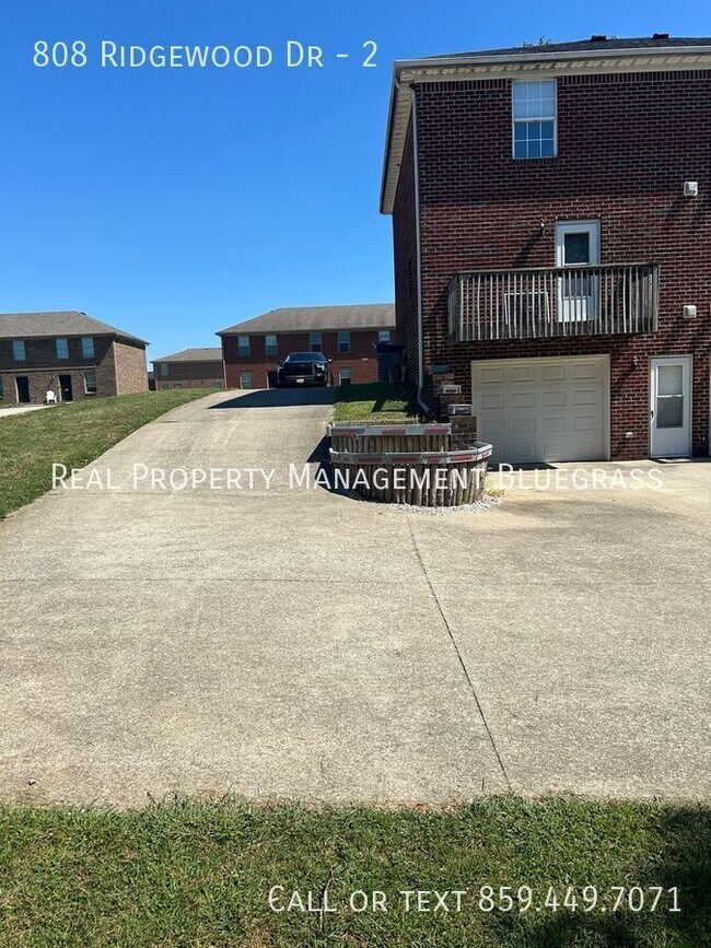 Building Photo - 808 Ridgewood Dr