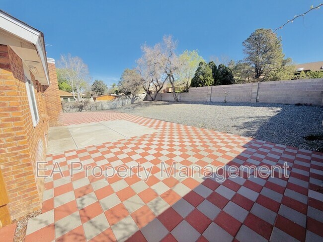 Building Photo - 5300 Overlook Dr NE