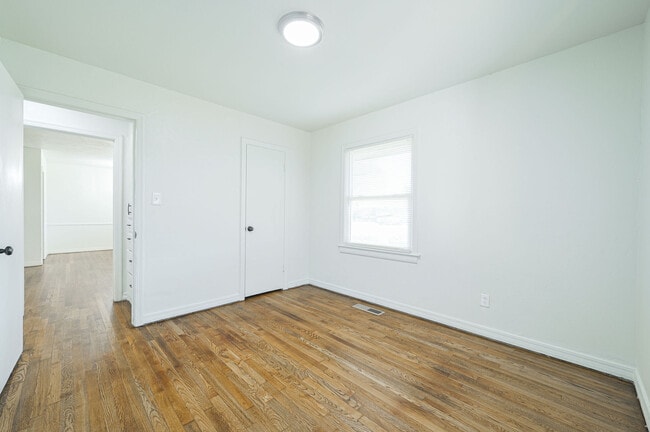 Building Photo - 1349 Kinkaid Dr