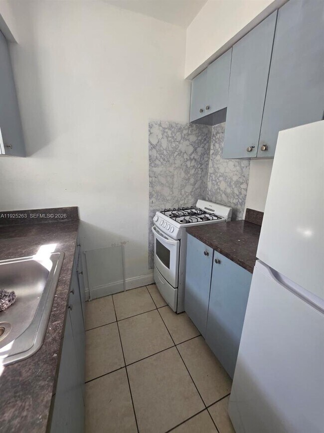 Building Photo - 7155 Rue Notre Dame