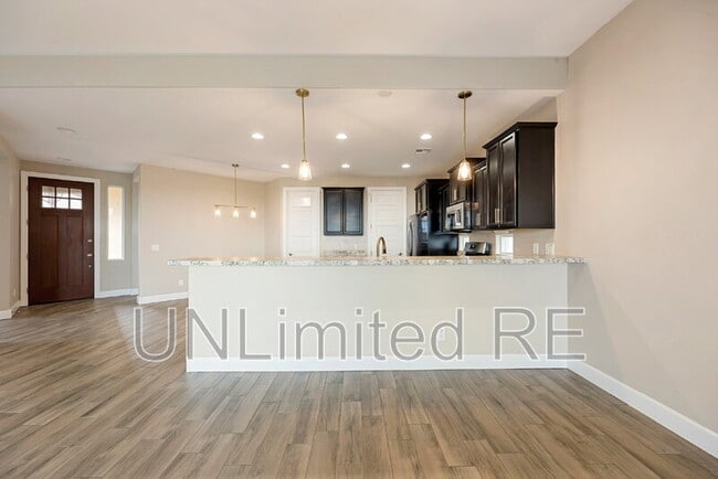 Building Photo - 1432 Varsity Dr