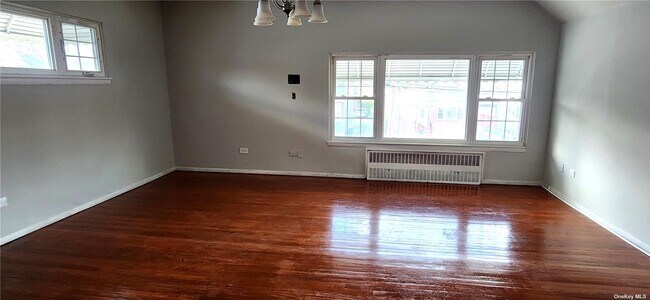 Building Photo - 191-40 116th Ave