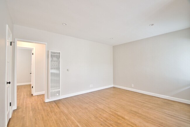 Building Photo - 1336