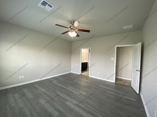 Building Photo - 818 Dunford Dr