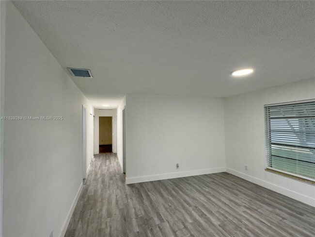 Building Photo - 3658 E Bell Dr