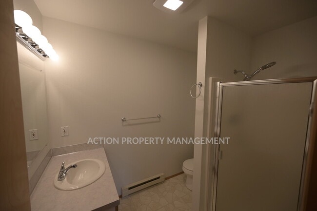 Building Photo - 2 bed, 2 bath, 1 car garage- water, sewer and yard care included!