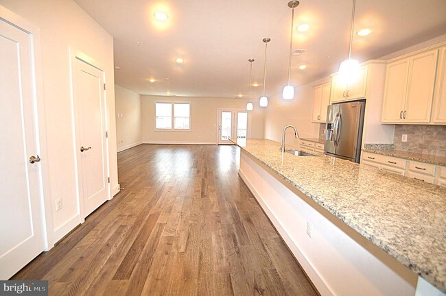 Building Photo - 44878 Tiverton Sq