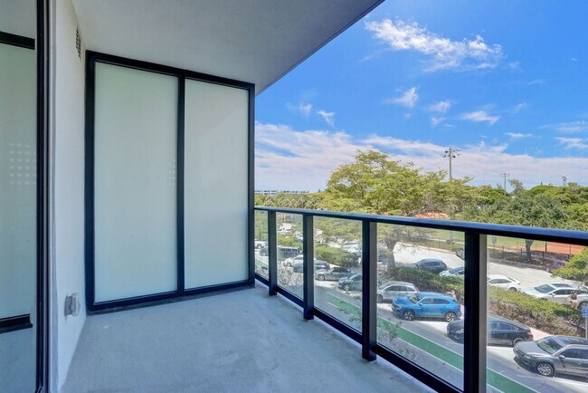 Building Photo - 580 72nd St