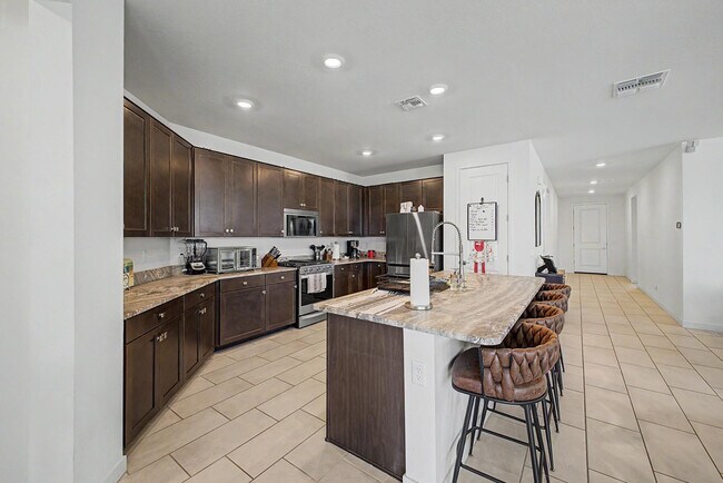 Building Photo - 2548 W Grenadine Rd