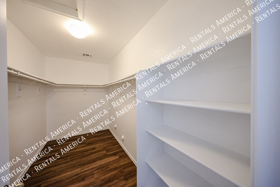 Building Photo - 9410 W Virginia Ave