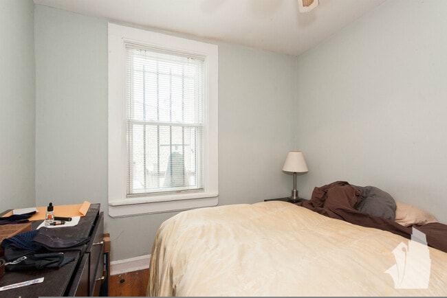 Building Photo - 1849 N Lincoln Ave