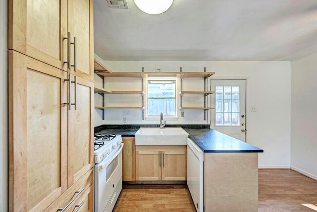 Building Photo - 1805 Mohle Dr