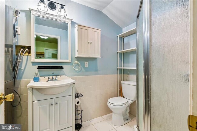 Building Photo - 631 Realm Ct W