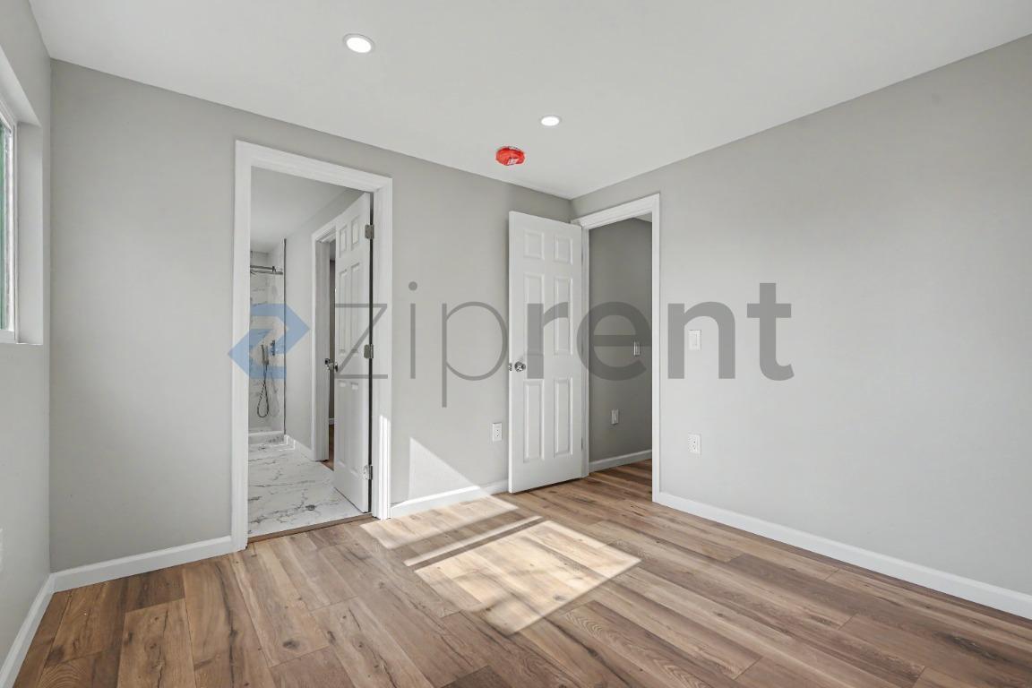 Building Photo - Unit