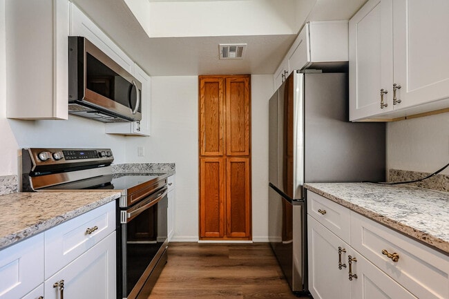 Building Photo - 3031 N Civic Center Plaza