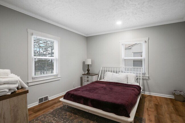 Building Photo - 3BR Aksarben- walking distance UNO, Availa...
