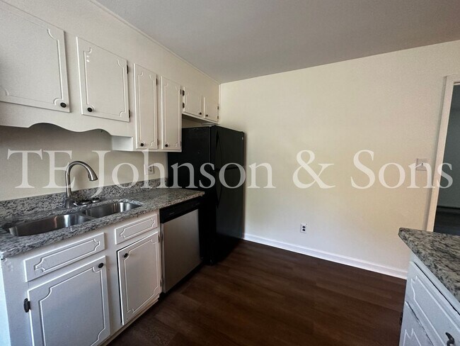 Building Photo - 1 Bedroom Near Easton Park! Water Included