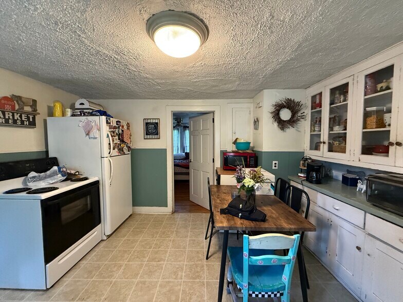 Building Photo - 2770 Slaterville Rd