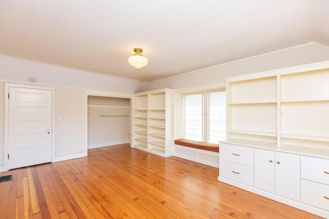Building Photo - 1814 Anacapa St