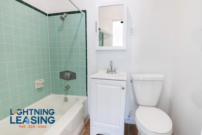 Building Photo - 1732 1/2 N Wilton Pl-5D