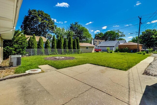 Building Photo - 3631 Kemman Ave