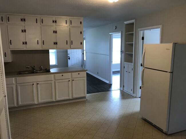 Building Photo - 4 Seminole Dr