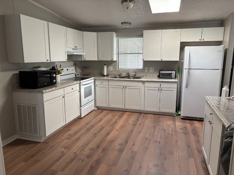 Building Photo - 29200 S Jones Loop Rd